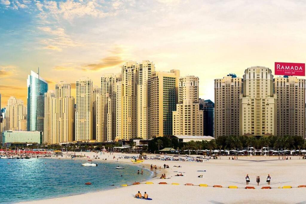 La Buena Vida Holiday Homes: Beachfront Luxury in JBR Dubai Exterior photo