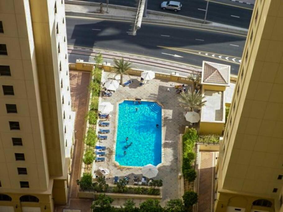 La Buena Vida Holiday Homes: Beachfront Luxury in JBR Dubai Exterior photo