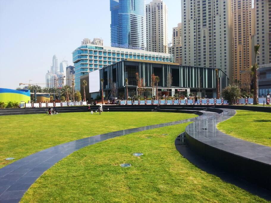 La Buena Vida Holiday Homes: Beachfront Luxury in JBR Dubai Exterior photo
