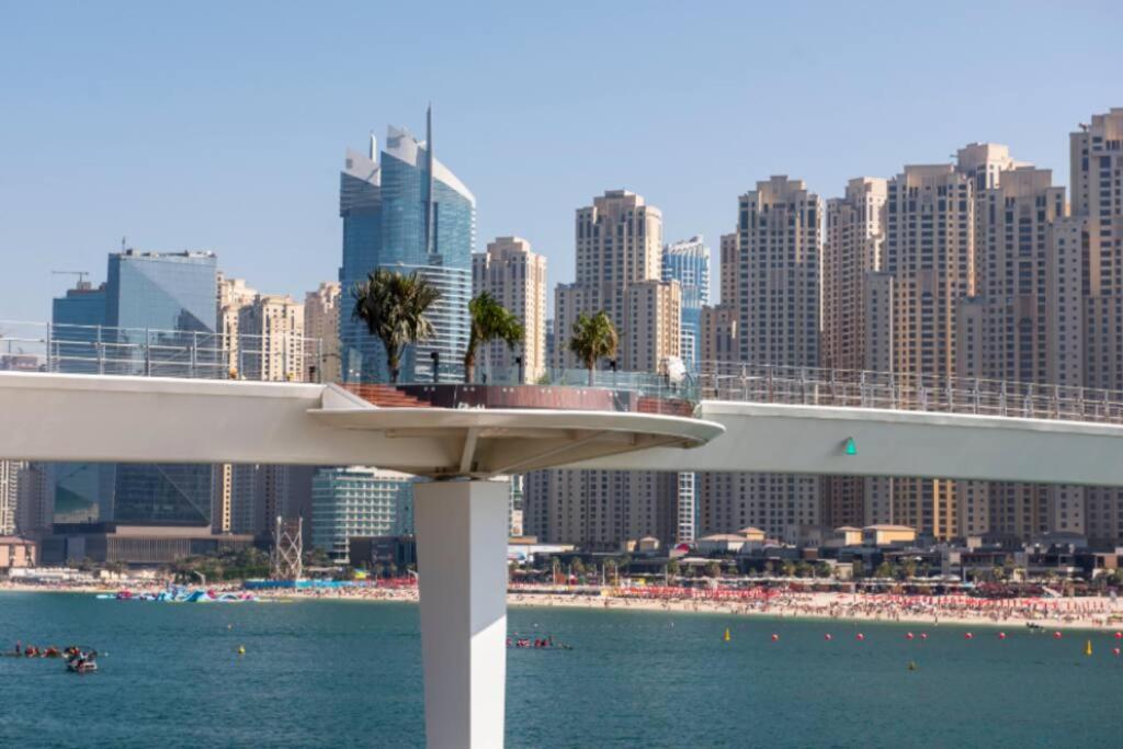 La Buena Vida Holiday Homes: Beachfront Luxury in JBR Dubai Exterior photo